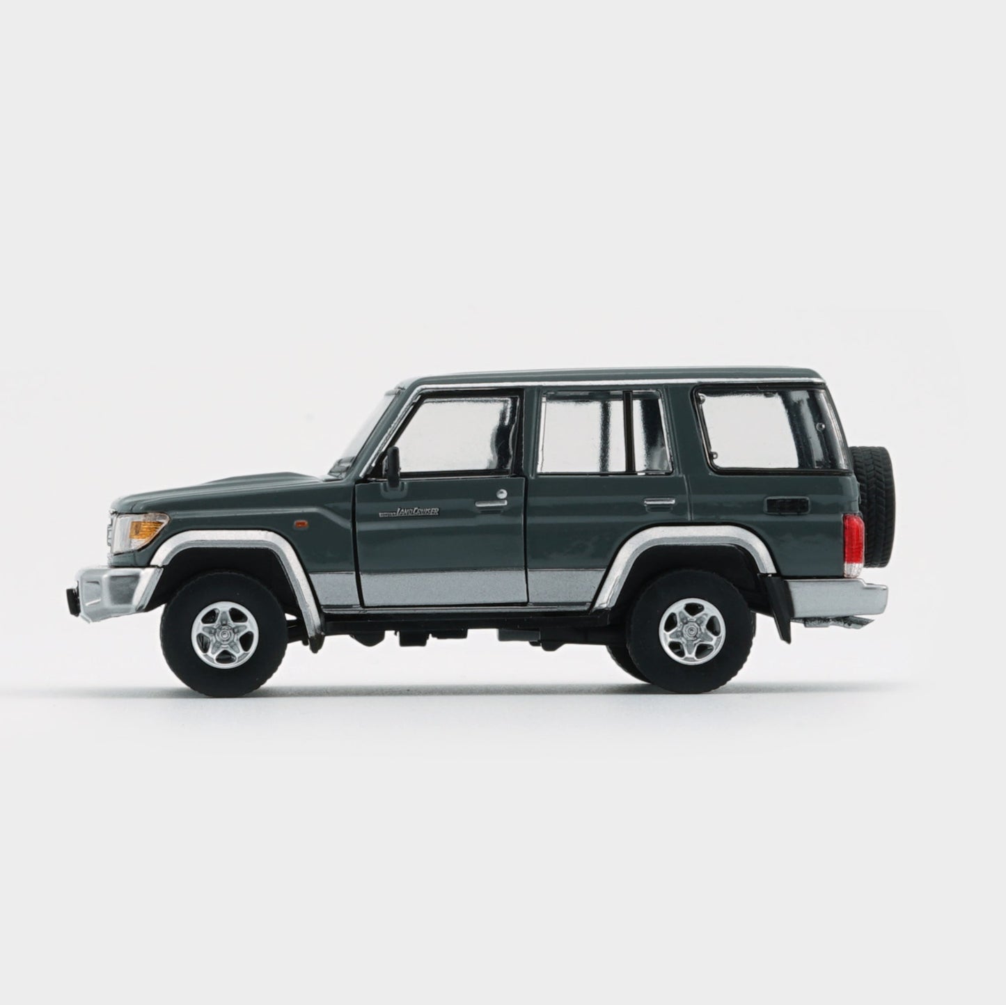 1:64 Toyota Land Cruiser LC76 – Dark Grey (LHD)