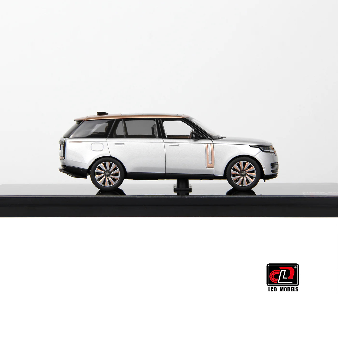 LCD Land Rover Range Rover SV Serenity Silver 1:43 Scale Diecast Model