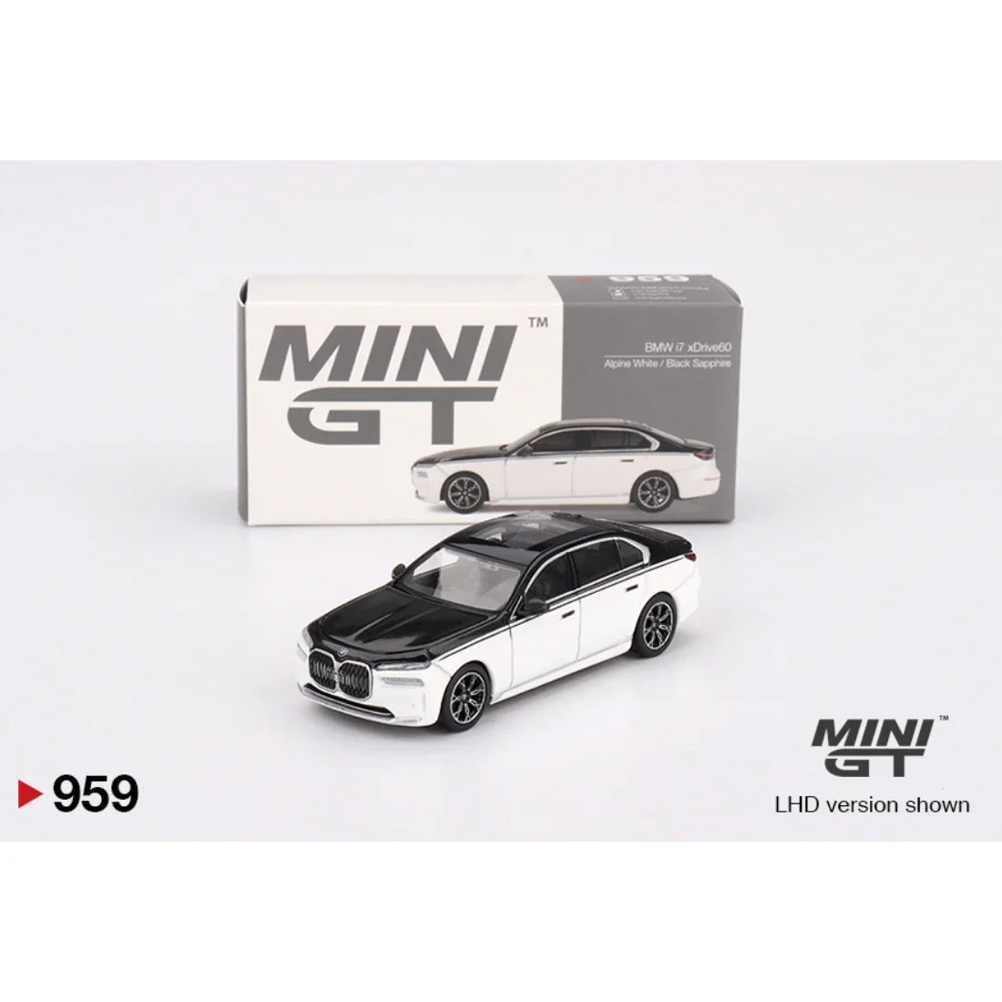 BMW i7 xDrive60 Alpine White / Black Sapphire, 1:64 Scale collectible diecast model at Poketwheels