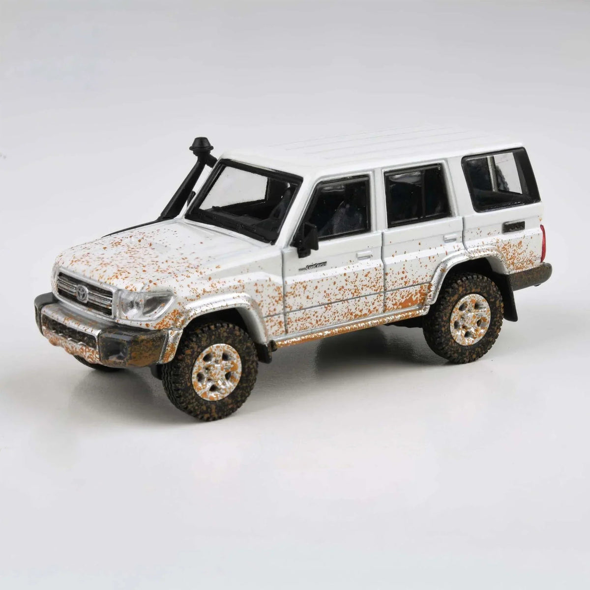 Toyota Land Cruiser 76 Off Road Effect RHD, 1:64 Scale (White) collectible diecast model at Poketwheels