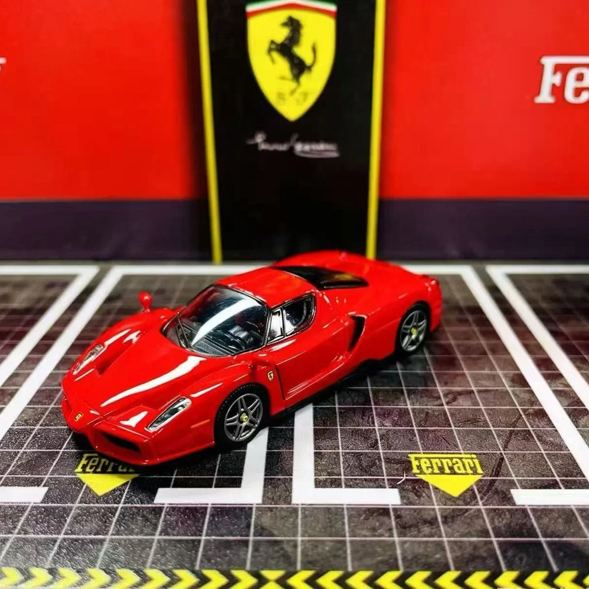 *PRE-ORDER* Ferrari Enzo (Visible Engine) Rosso Corsa, 1:64 Scale collectible diecast model at Poketwheels