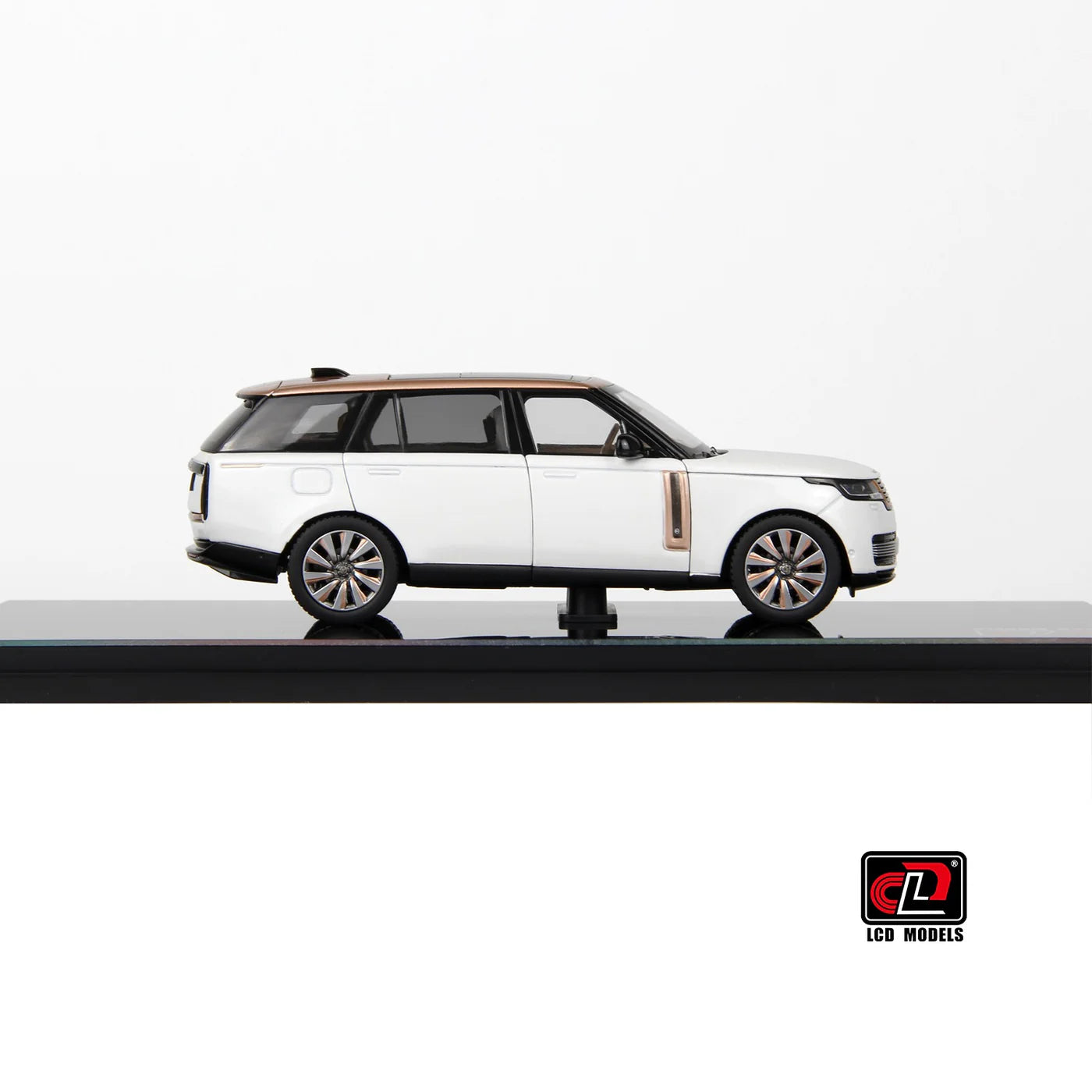 LCD Land Rover Range Rover SV Serenity White 1:43 Scale Diecast Model
