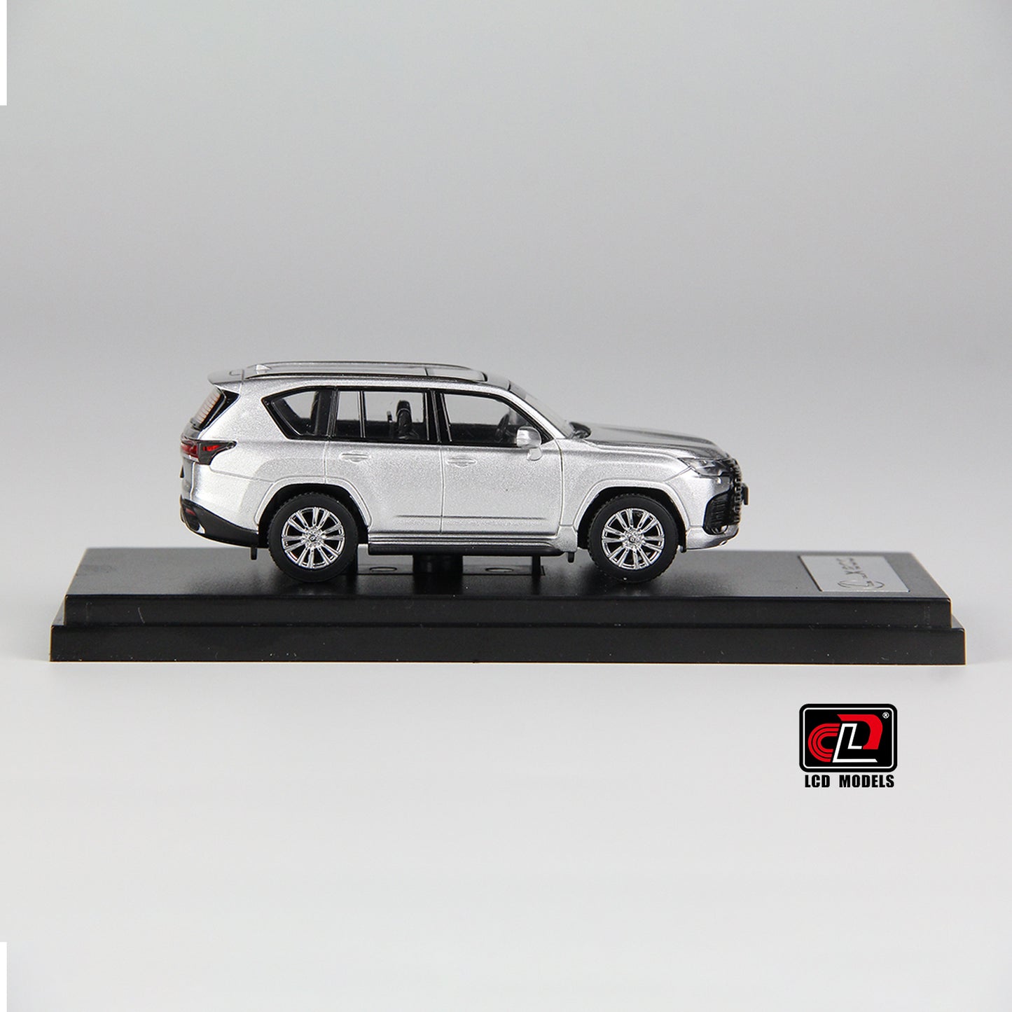 Lexus LX600 1:64