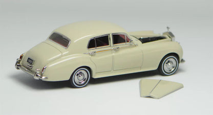 GFCC Rolls Royce Silver Cloud 1955 Ivory 1:64 Scale Diecast Model