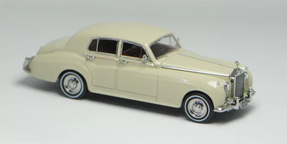GFCC Rolls Royce Silver Cloud 1955 Ivory 1:64 Scale Diecast Model
