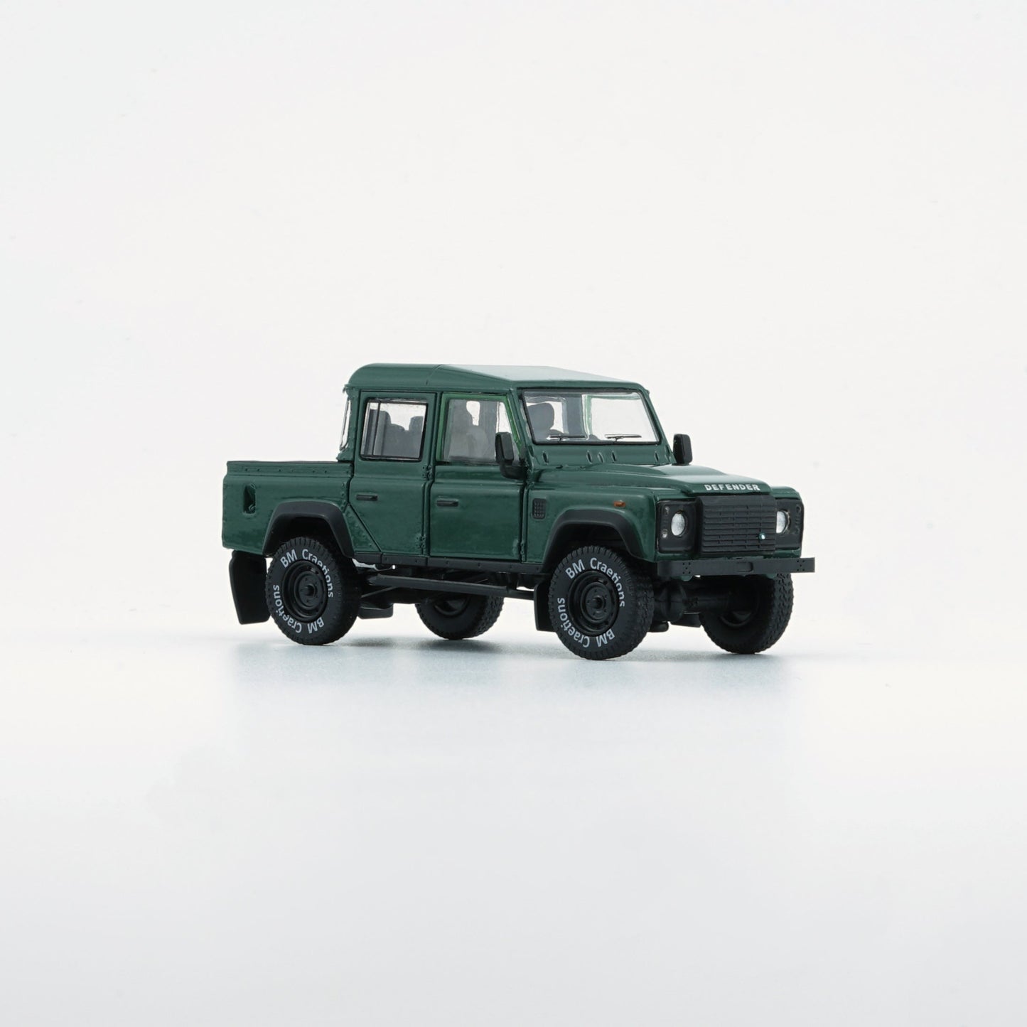 1:64 Land Rover 2016 Defender 110 Pick Up – Green (LHD)