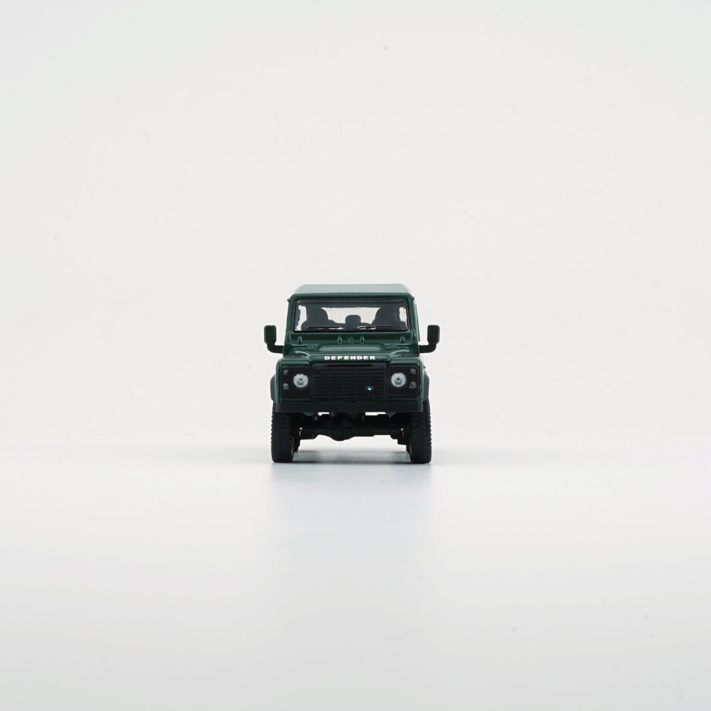 1:64 Land Rover 2016 Defender 110 Pick Up – Green (LHD)