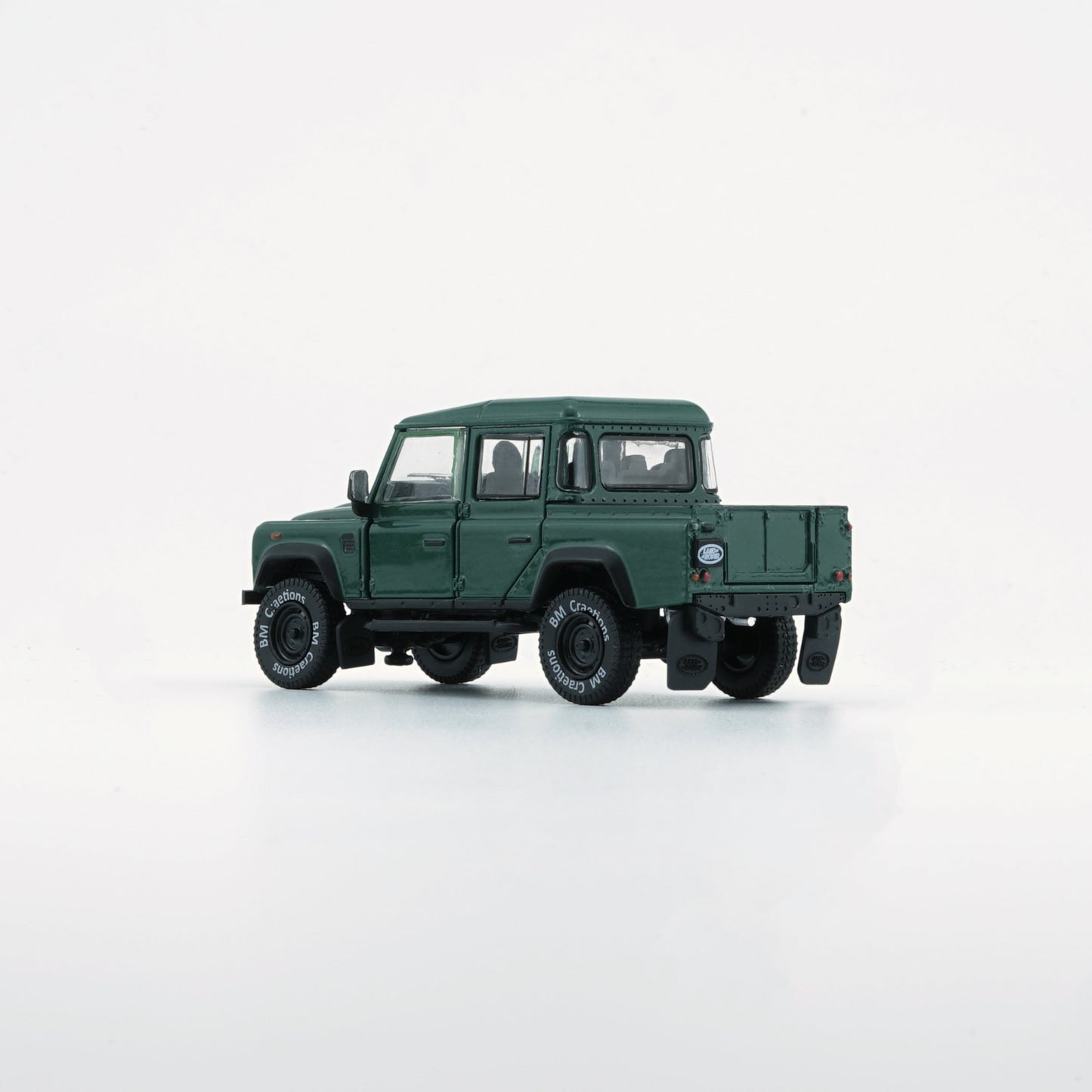 1:64 Land Rover 2016 Defender 110 Pick Up – Green (LHD)
