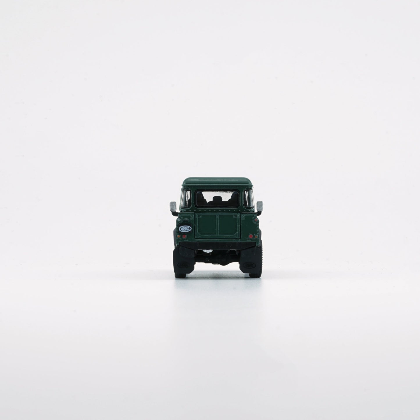1:64 Land Rover 2016 Defender 110 Pick Up – Green (LHD)
