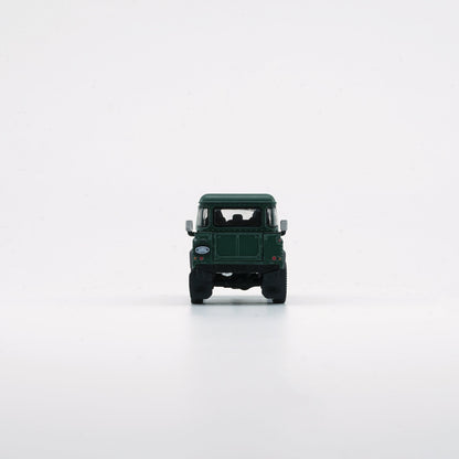 1:64 Land Rover 2016 Defender 110 Pick Up – Green (LHD)