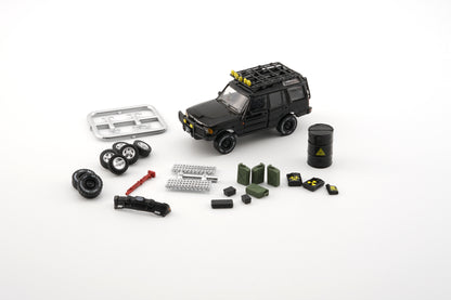 1:64 Land Rover 1998 Discovery 1 – Black with Accessory (RHD)