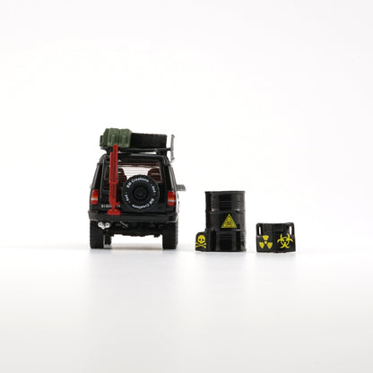 1:64 Land Rover 1998 Discovery 1 – Black with Accessory (RHD)