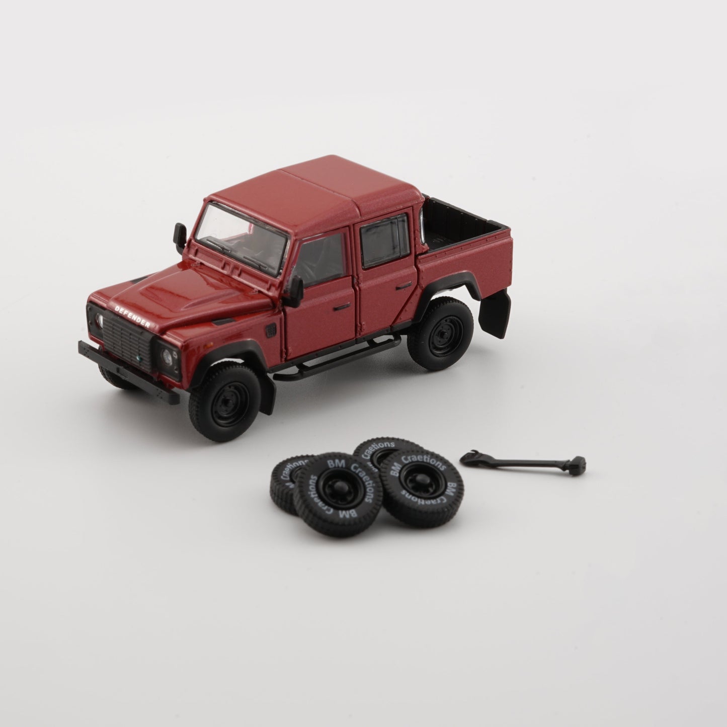 1:64 Land Rover 2016 Defender 110 Pick Up – Orange (LHD)