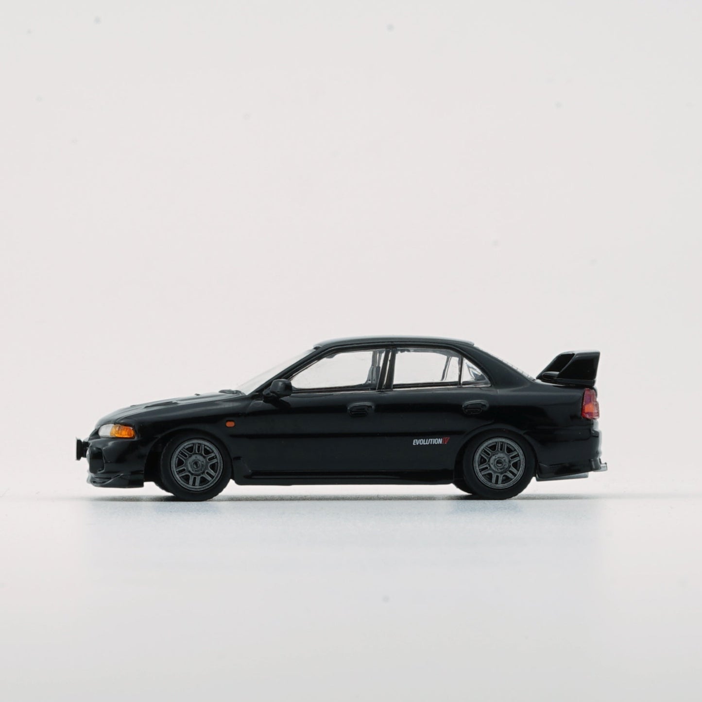 1:64 Mitsubishi Lancer Evolution IV – Black (LHD)