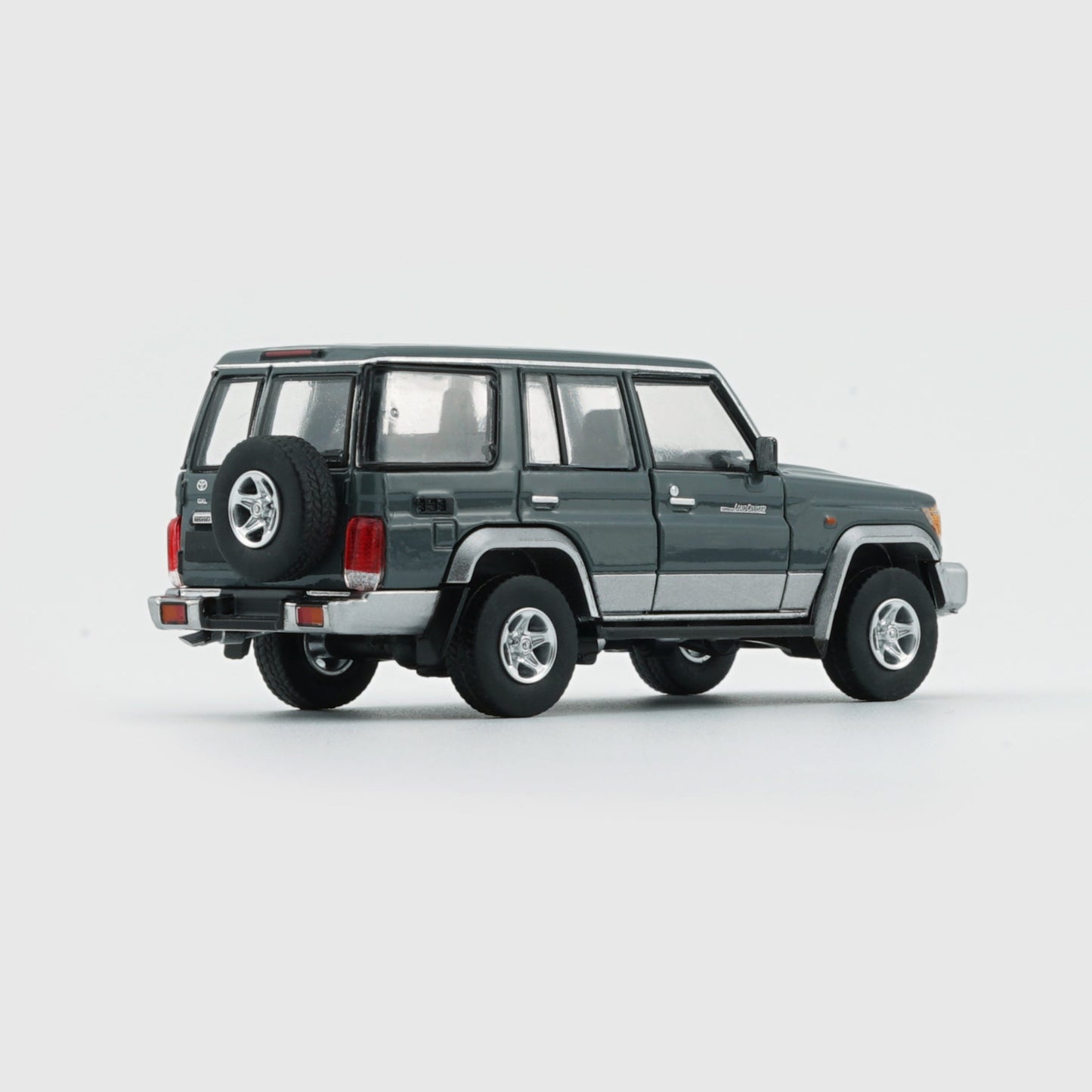 1:64 Toyota Land Cruiser LC76 – Dark Grey (LHD)