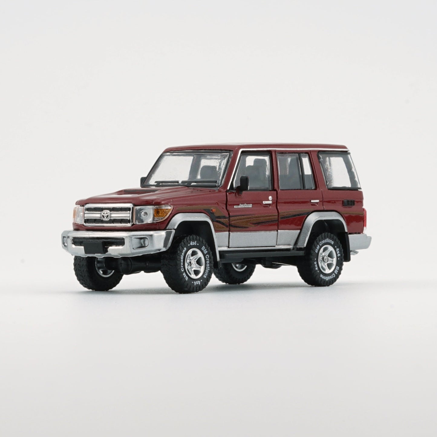1:64 Toyota Land Cruiser LC76 – Dark Red (LHD)