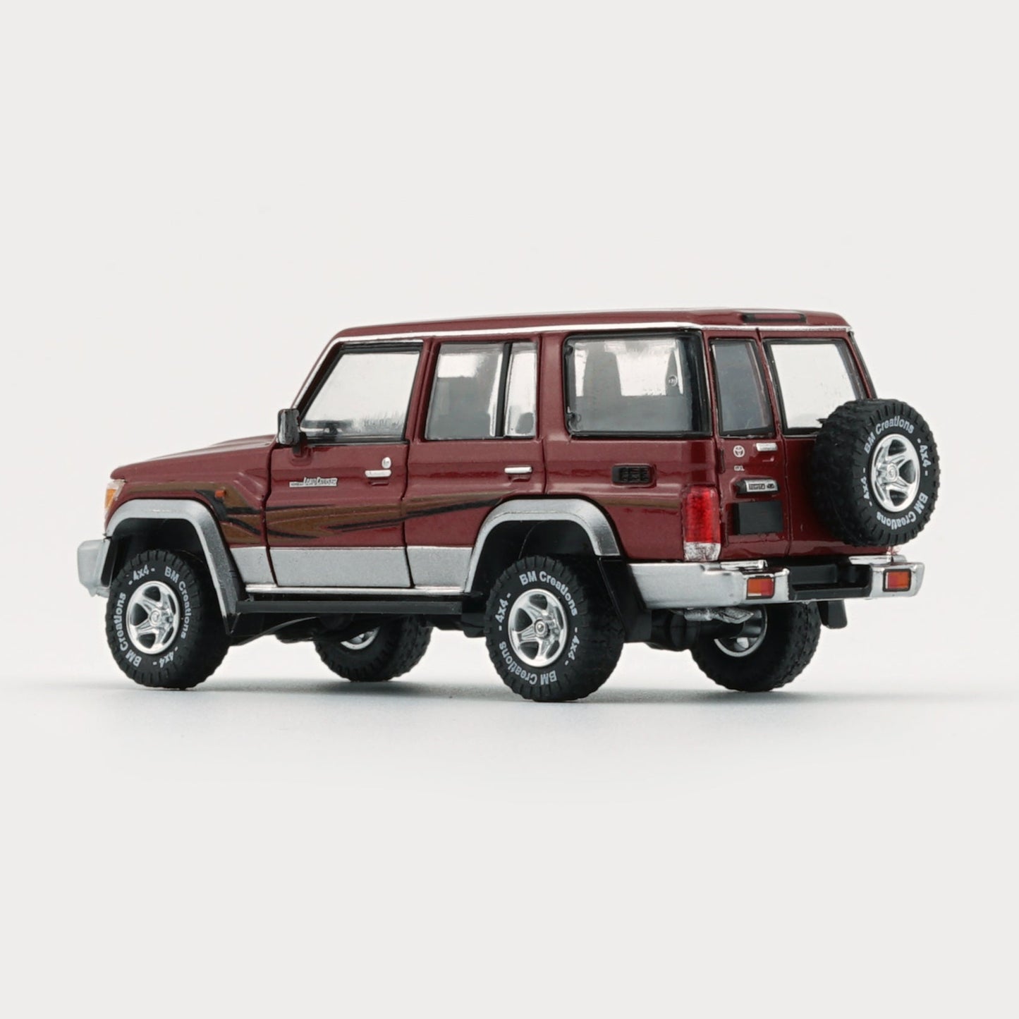 1:64 Toyota Land Cruiser LC76 – Dark Red (LHD)