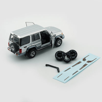1:64 Toyota Land Cruiser LC76 – Silver (LHD)