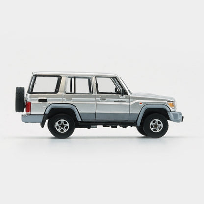 1:64 Toyota Land Cruiser LC76 – Silver (LHD)