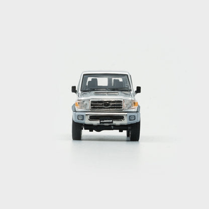 1:64 Toyota Land Cruiser LC76 – Silver (LHD)
