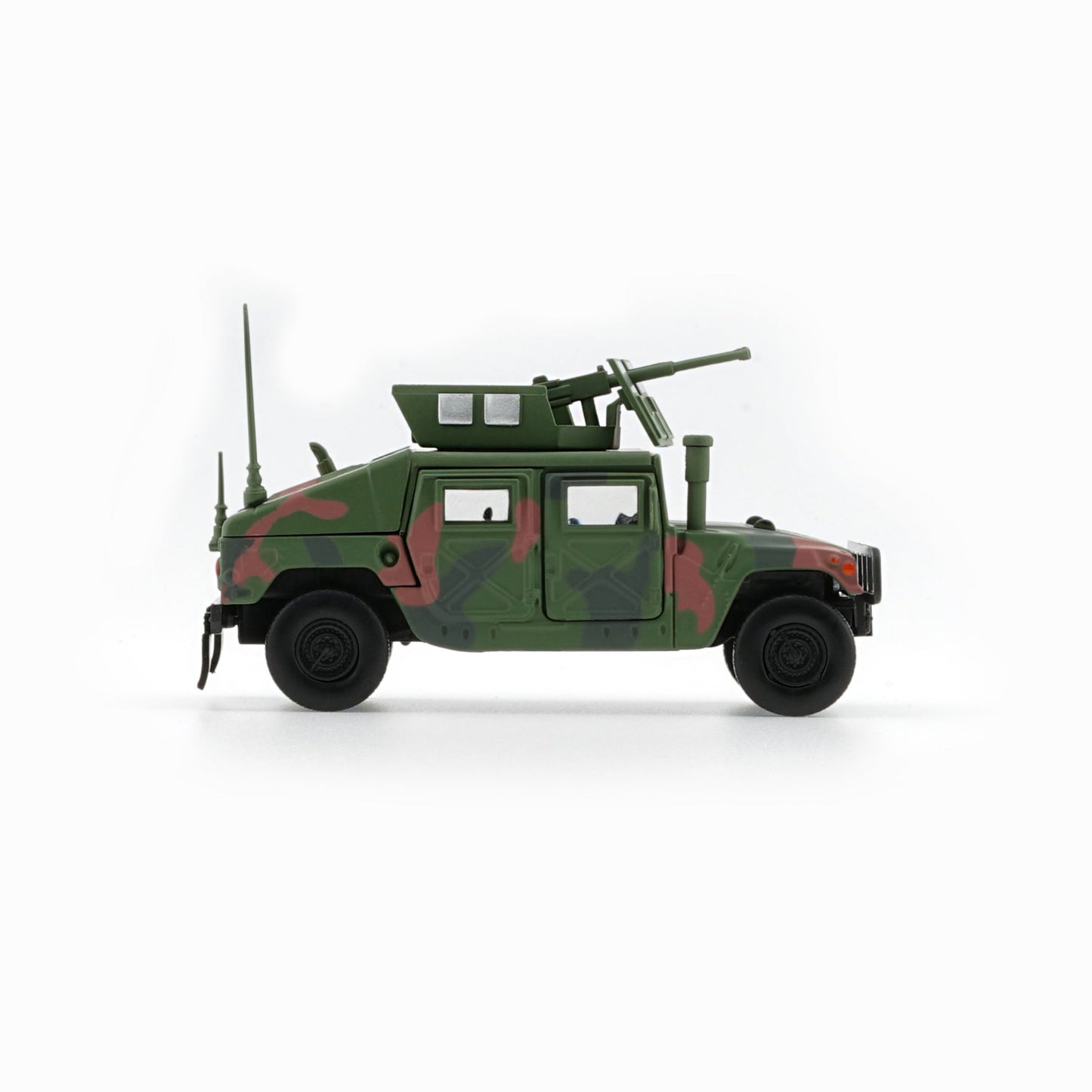 1:64 Humvee 4-CT – Woodland Camo with Stand Plate