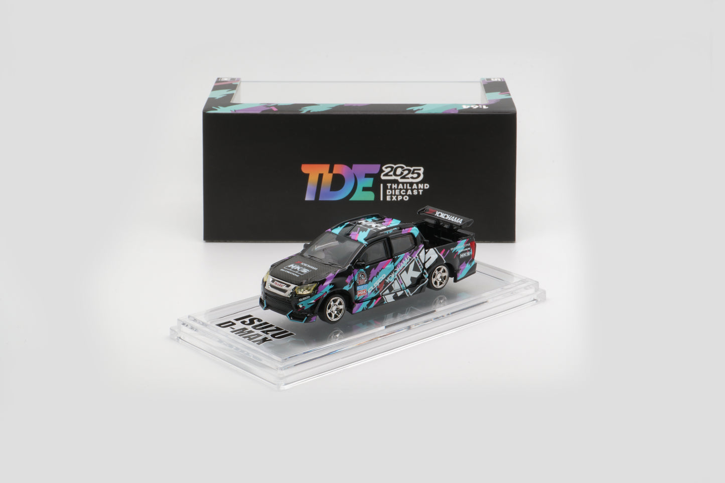 1:64 Isuzu D-Max 2018 Low Rider HKS (RHD) – TDE 2025 Edition