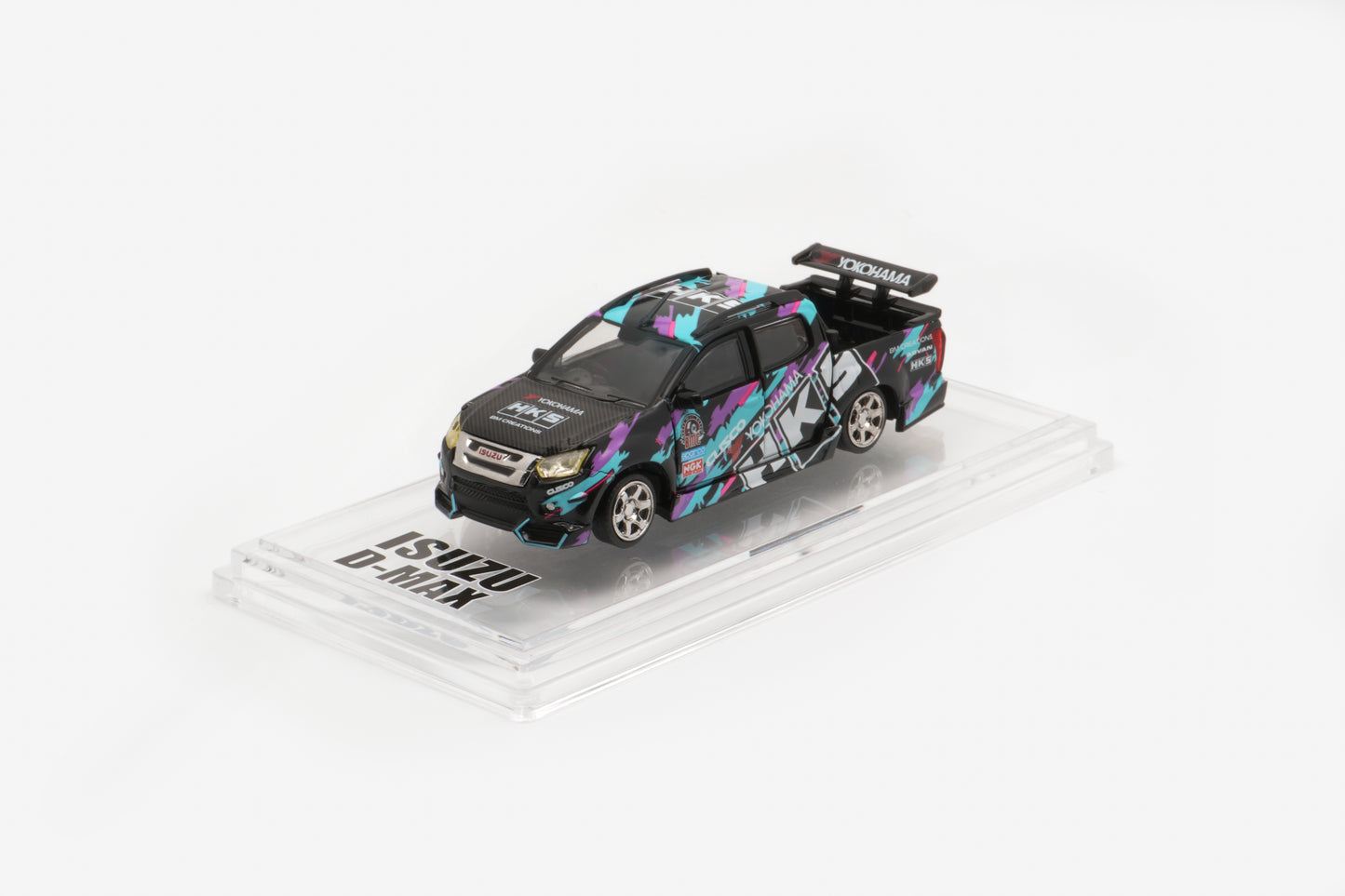 1:64 Isuzu D-Max 2018 Low Rider HKS (RHD) – TDE 2025 Edition