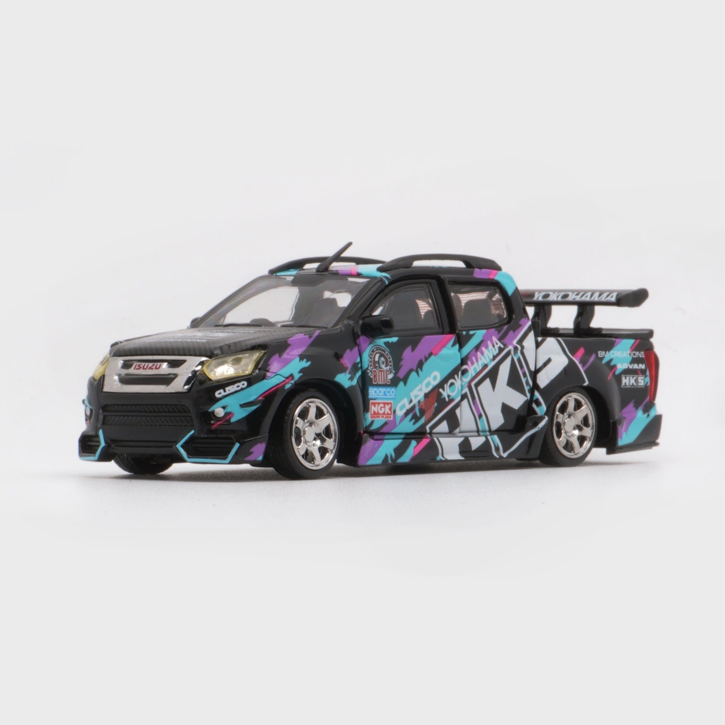 1:64 Isuzu D-Max 2018 Low Rider HKS (RHD) – TDE 2025 Edition