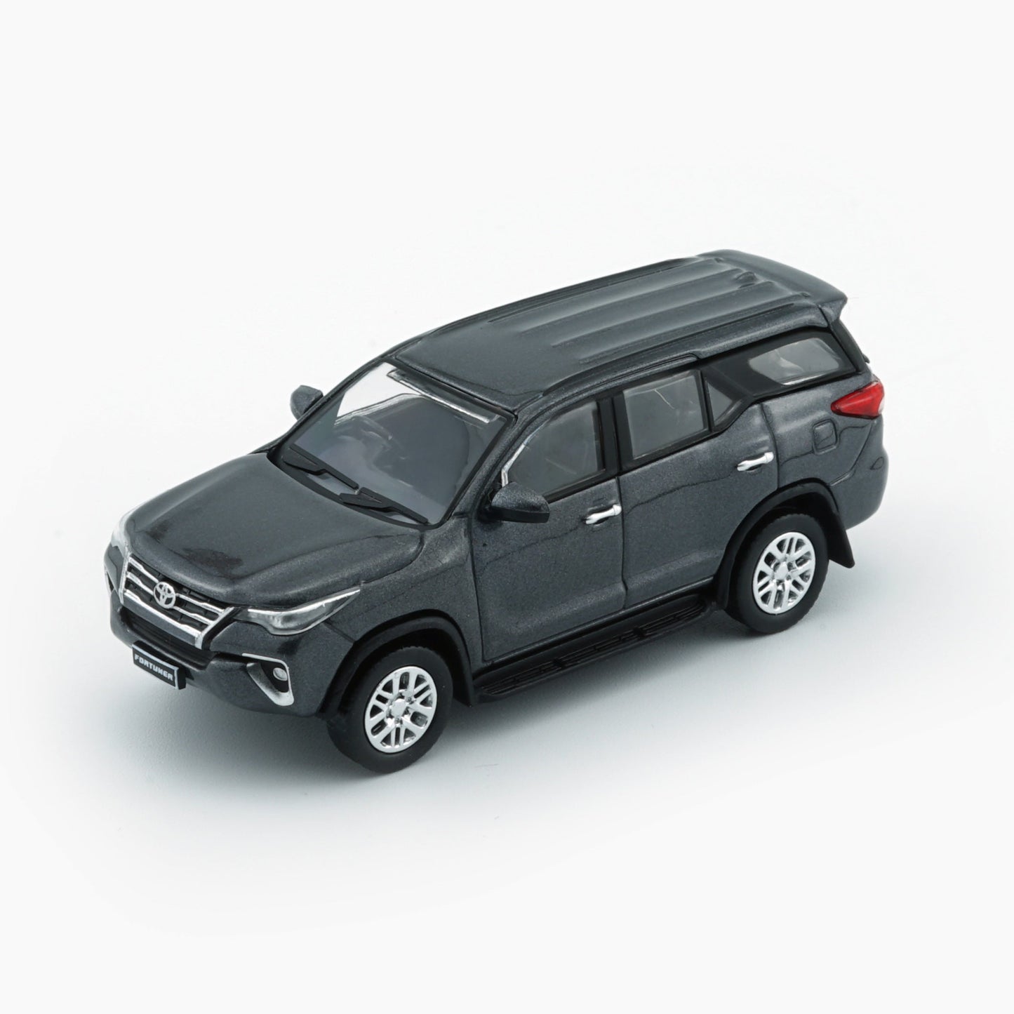 1:64 Toyota Fortuner 2018 – Silver (RHD)