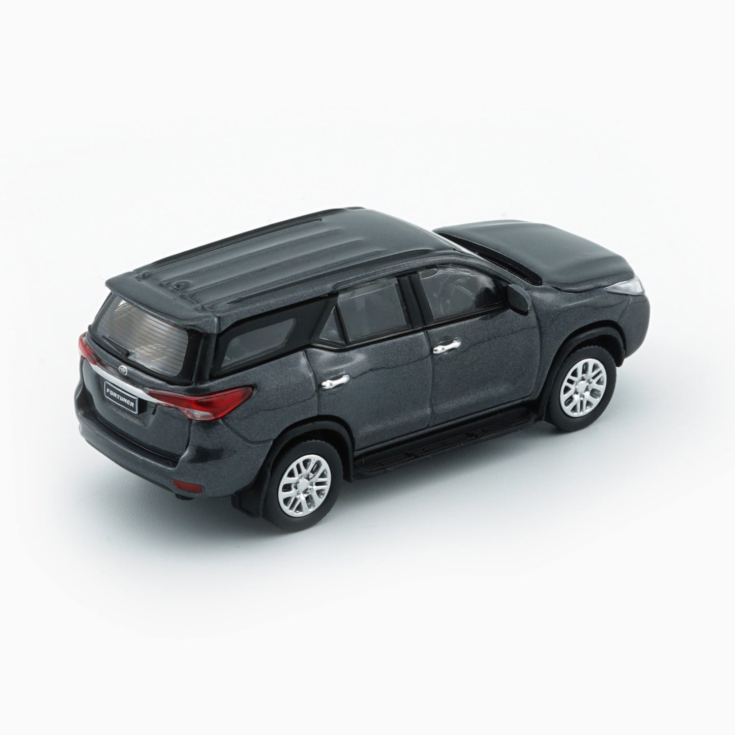 1:64 Toyota Fortuner 2018 – Silver (RHD)