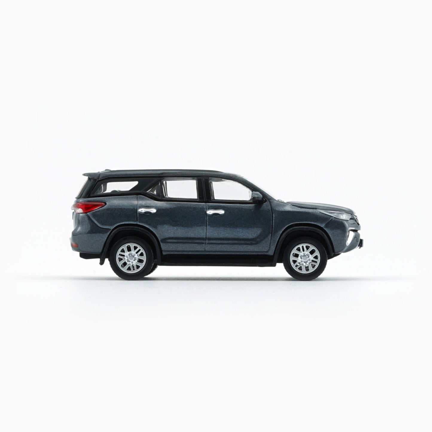 1:64 Toyota Fortuner 2018 – Silver (RHD)