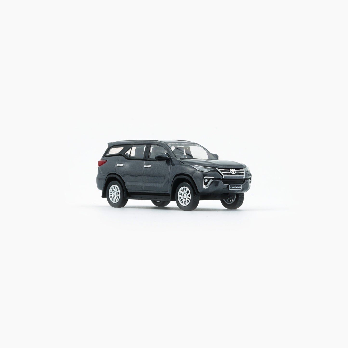 1:64 Toyota Fortuner 2018 – Silver (RHD)
