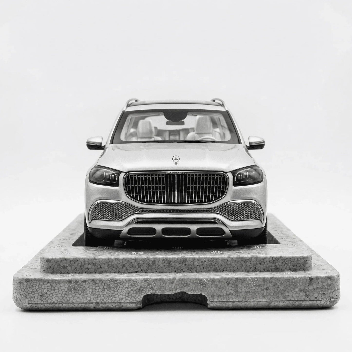 Premium scale diecast model car  – Mercedes-Maybach GLS 600, 1:18 Scale Collectible