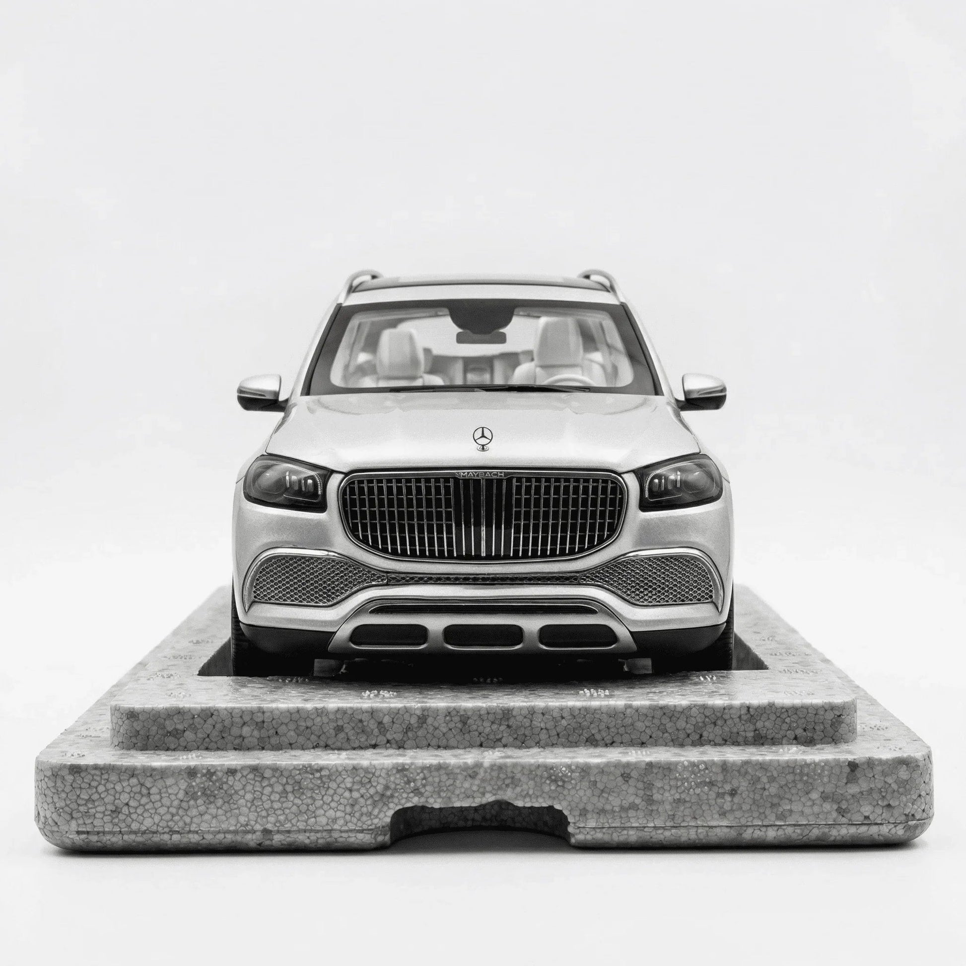 Premium scale diecast model car  – Mercedes-Maybach GLS 600, 1:18 Scale Collectible