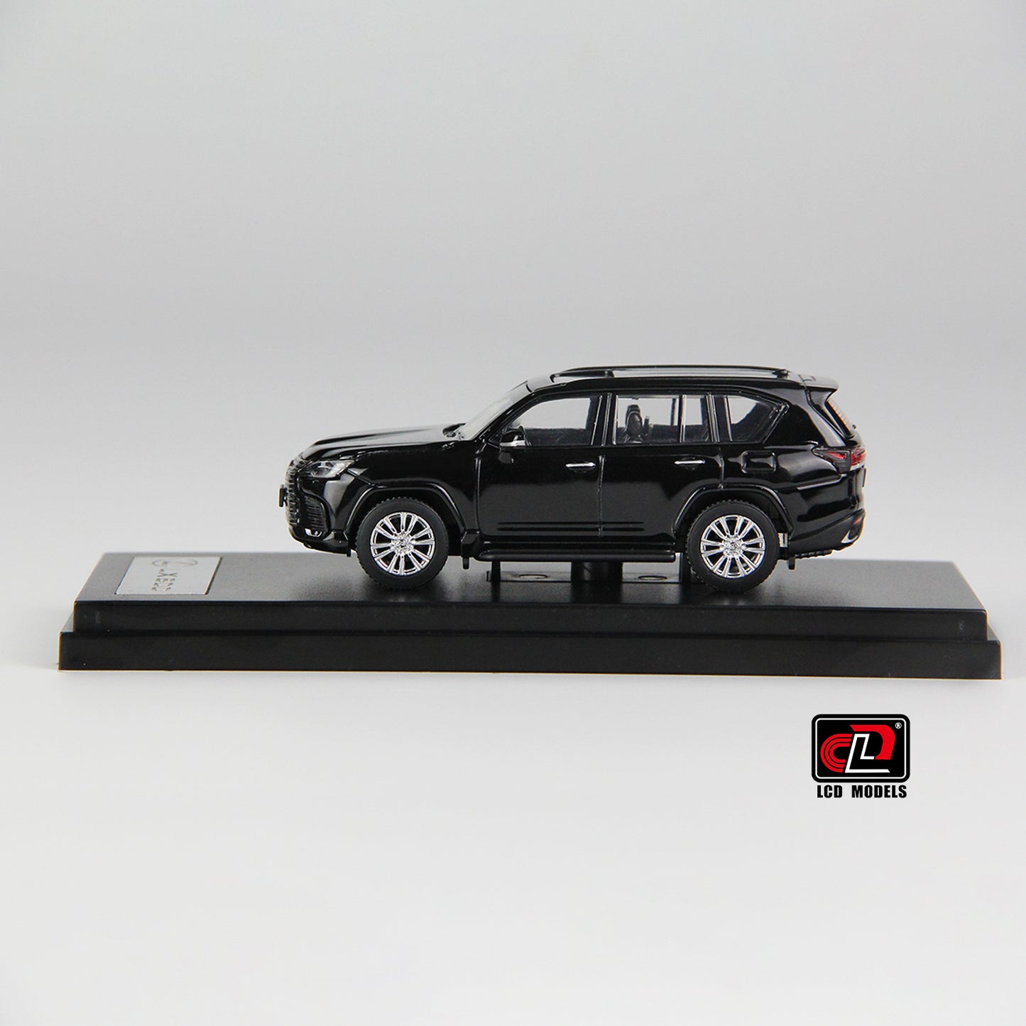 Lexus LX600 1:64