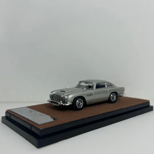 Aston Martin DB5, 1:64 Scale (Silver) collectible diecast model at Poketwheels