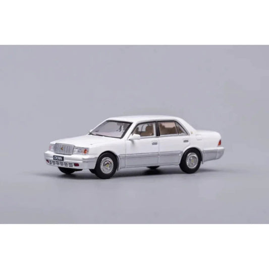 Toyota Crown, 1:64 Scale (White) collectible diecast model at Poketwheels