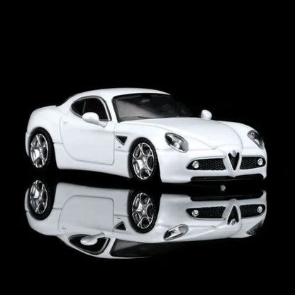 PRE-ORDER MOTOR HELIX Alfa Romeo 8C Competizione 2008 Bianco Polare 1:64 Scale Diecast Model