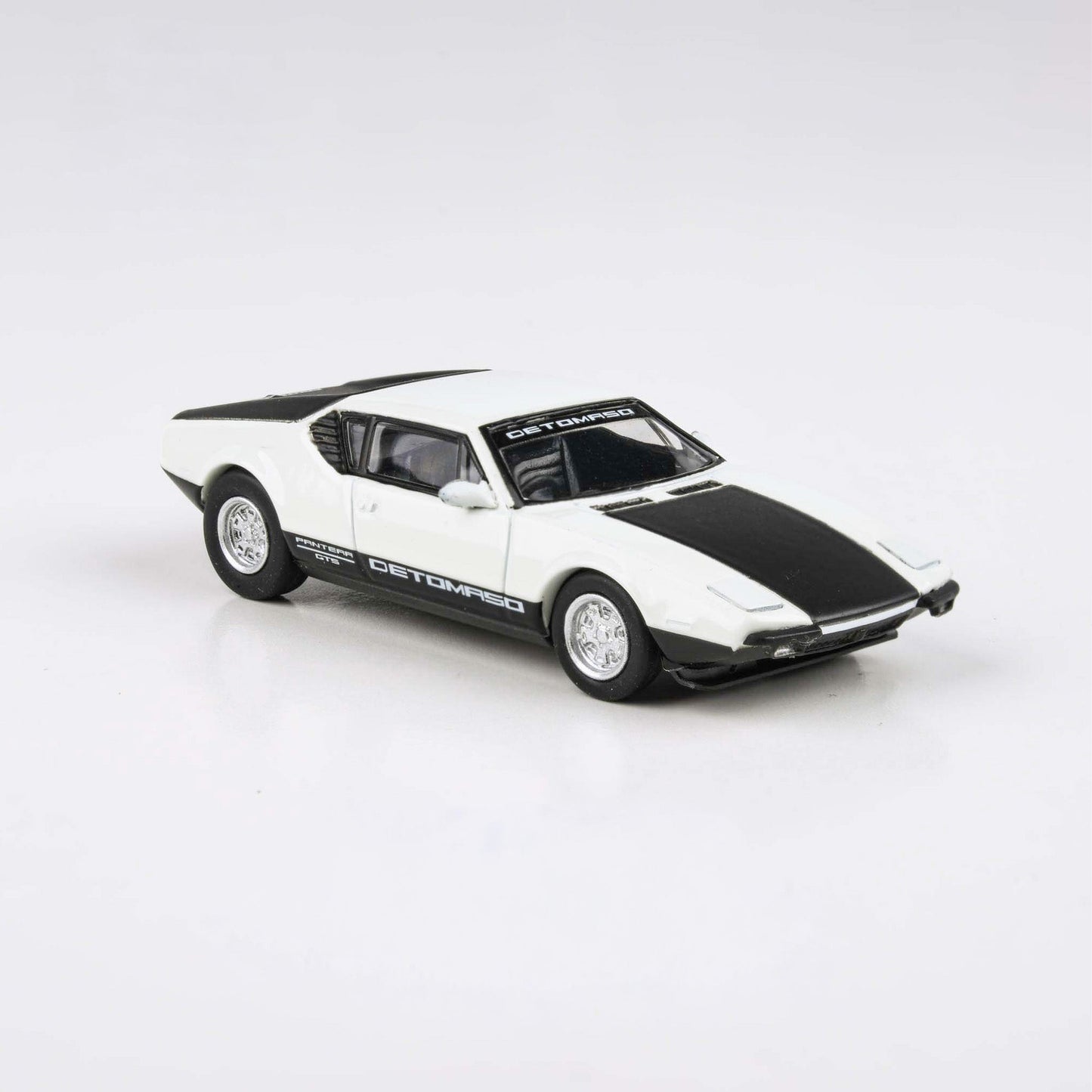 De Tomaso Pantera  RHD 1972, 1:64 Scale (White)