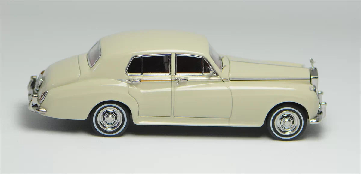 GFCC Rolls Royce Silver Cloud 1955 Ivory 1:64 Scale Diecast Model