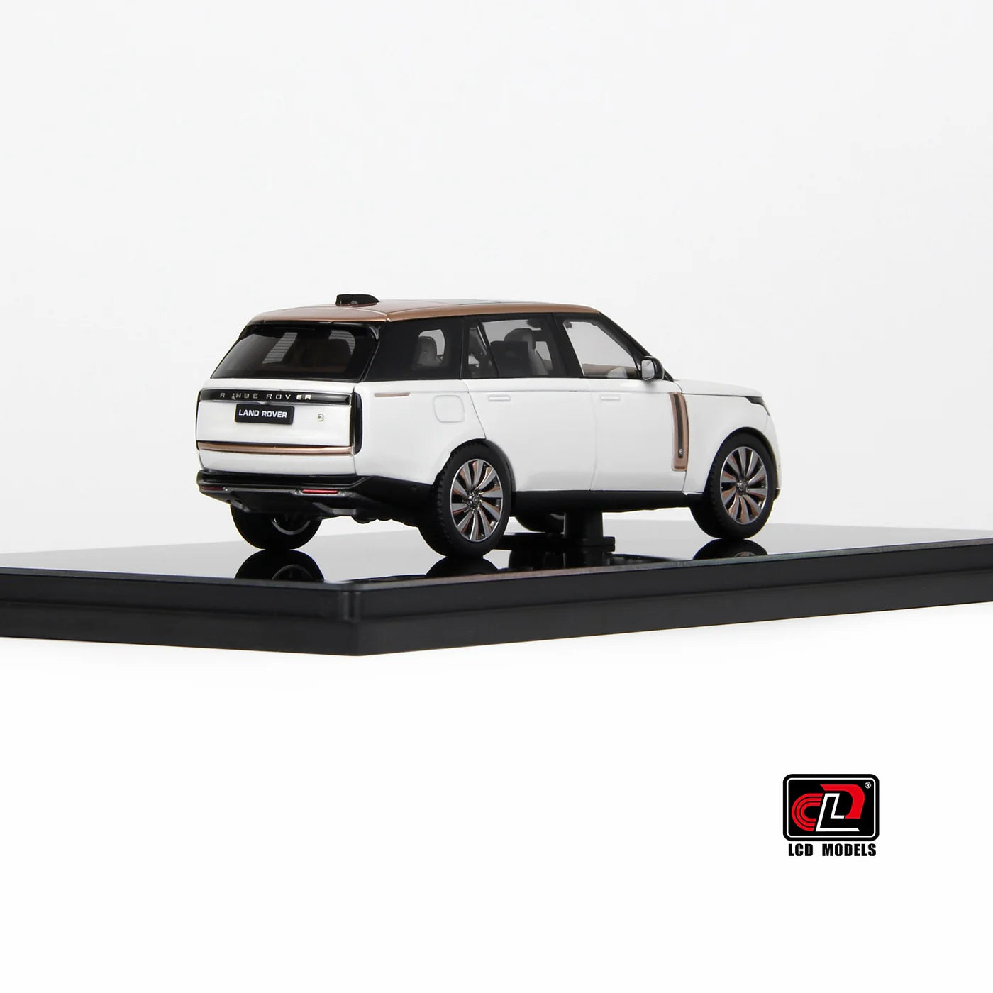 LCD Land Rover Range Rover SV Serenity White 1:43 Scale Diecast Model